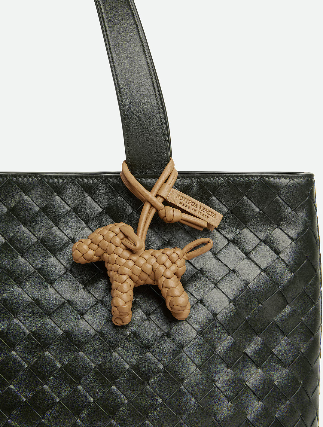 Dark praline