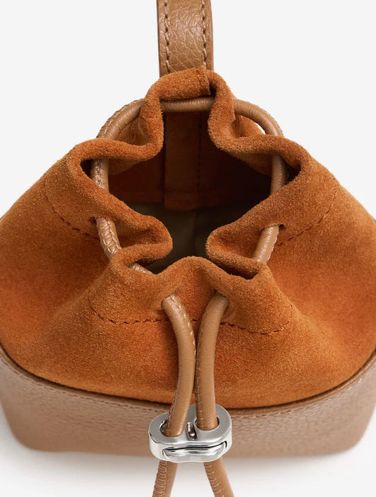 The Nue - Saddle (hover)